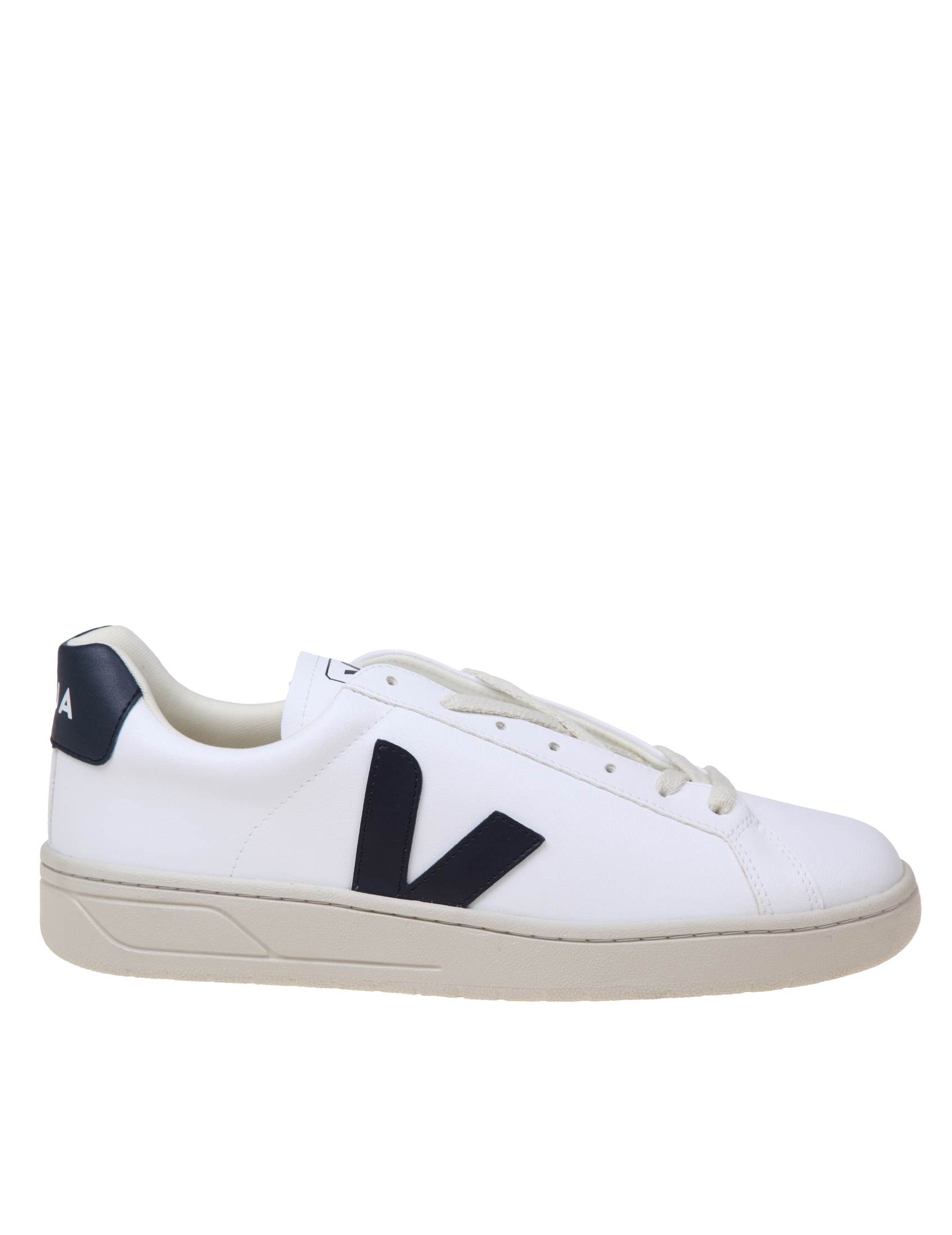 VEJA URCA SNEAKERS IN WHITE AND NAUTICAL BLUE LEATHER