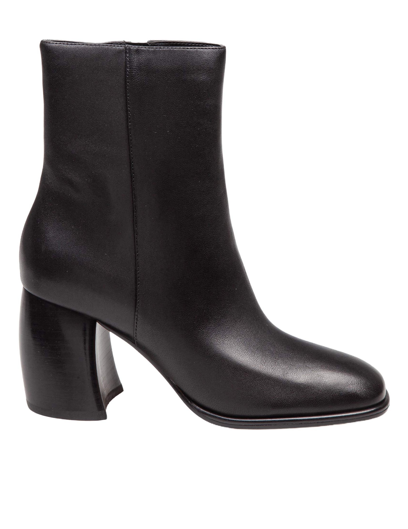 MICHAEL KORS MAUDE LEATHER ANKLE BOOT IN BLACK COLOR